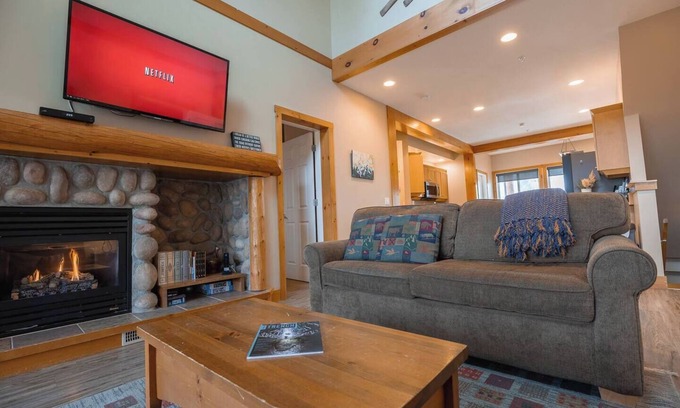 East Kootenay Condo | KR410 by Simply Kimberley | Ski-In/Out + Private Hot Tub