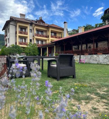 Devin House | Kris Guest House