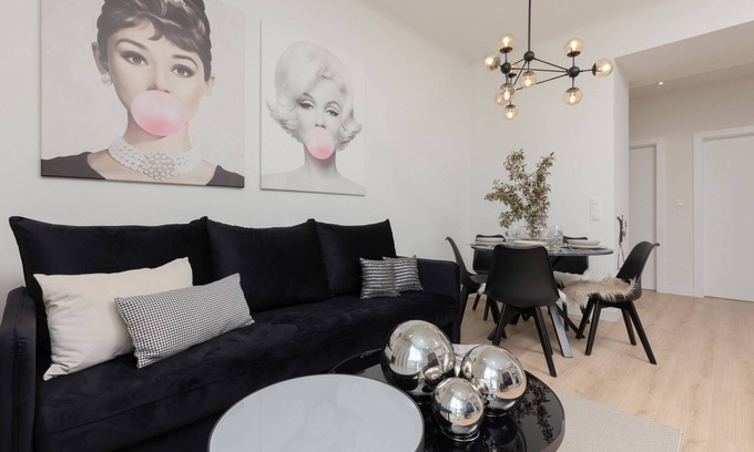 Srodmiescie Apartment | Krucza 51 | Comfortable Apartment | Desk