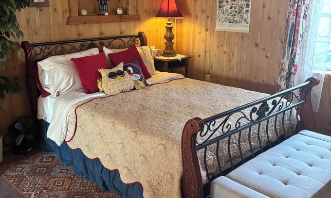 Delong Cabin | Krueger's cozy cabin in charming Monterey on the Tippecanoe River