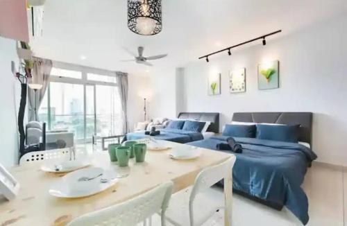 Taman Century Apartment | KSL Mall - High Speed WiFi - Bathtub - Netflix - 24-7 Support