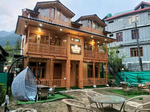 Ghiyagi House | Kudhal Home Stay