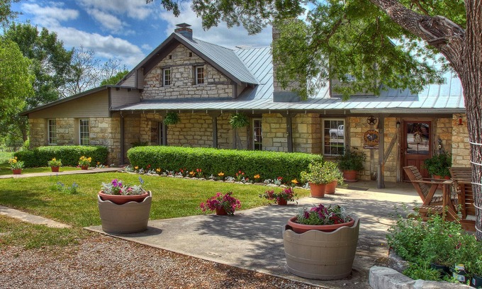 New Braunfels Bed & Breakfast | Kuebler Waldrip Haus B&B