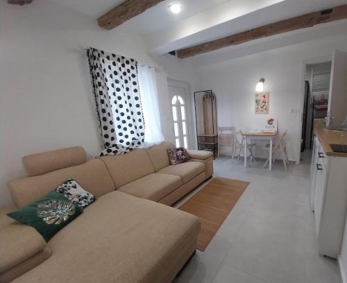 Siklos Apartment | KukoriQ 2 Apartman