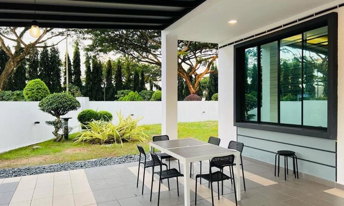 Kulai Villa | Kulai Lagenda Putra Corner House 古来公主城民宿 near JPO
