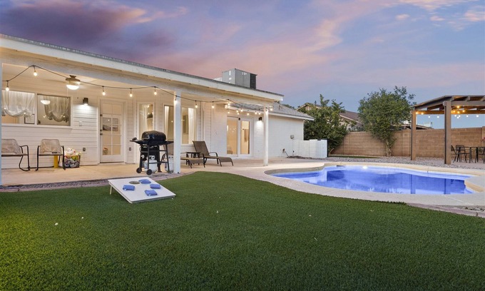 Glendale House | {Kulla Oasis}~Family~ Park~Free Heated Pool~ Fast Wi-Fi~ Near Stadium~ 4B2B