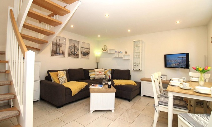 Kroepelin House | Küstenidyll Horst: cozy vacation home with 3 rooms, terrace and garden