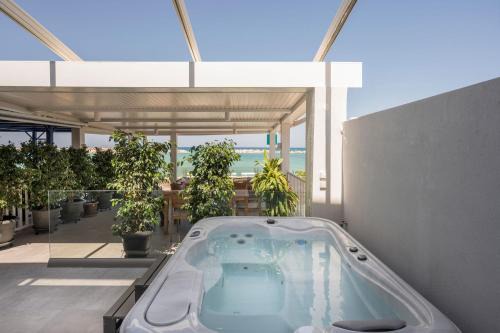 Kolymbari Apartment | Kyma beach accommodation Delfini apartment with spa jaccuzzi 6 guests