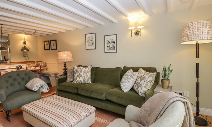 Ilmington Cottage | KYTE COTTAGE, pet friendly, with open fire in Ilmington