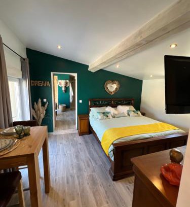 Bellegarde Bed & Breakfast | Lécrin chambre d'hôte spa