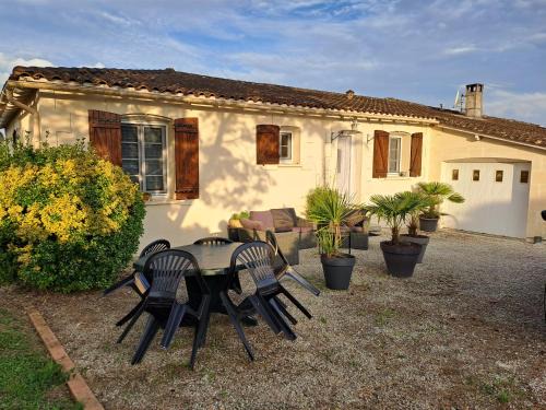 Champagnac House | L'île Verte chambre avec salle de bain privée