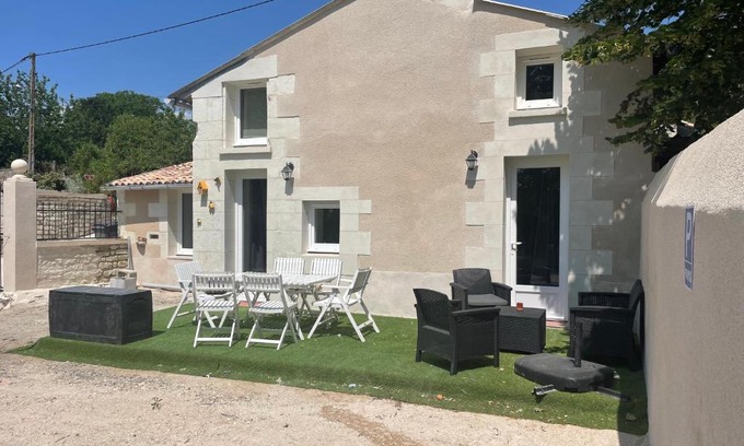 Beaumont Apartment | L'Abeille SAS le jardin de Messie