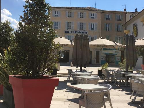 Saint-Maximin-la-Sainte-Baume Hotel | L'Annexe Plaisance - Hôtel Non Climatisé