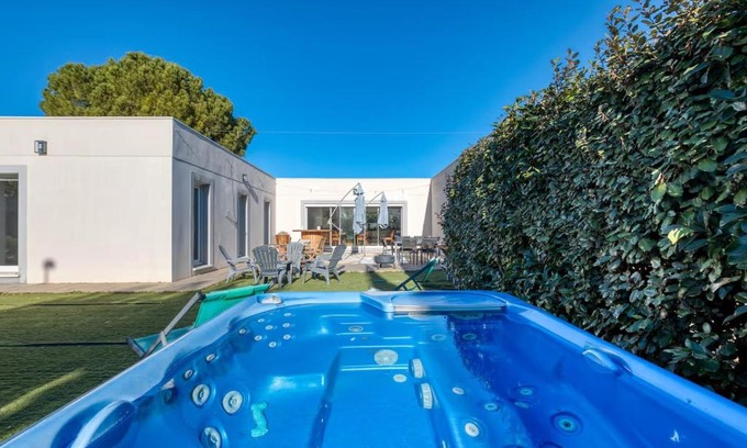 Alignan-du-Vent Villa | "L'Atrium"-Villa de standing -Piscine-Spa-Salle de jeux