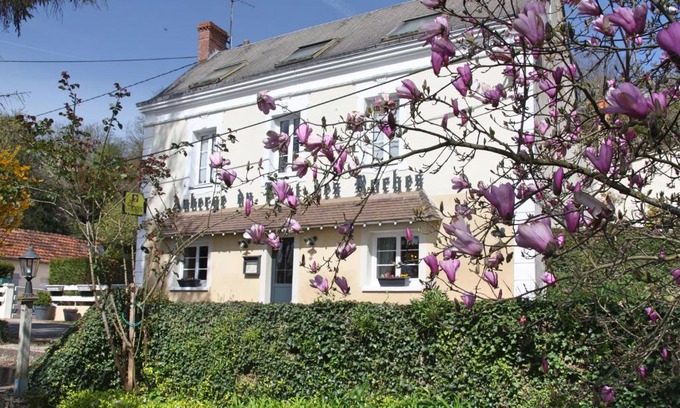 Luche-Pringe Hotel | L'Auberge du Port des Roches