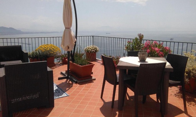 Raito House | L'Azzurro e il Blu'