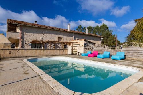 Guizengeard House | L'Ecurie