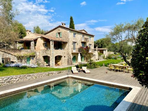 Tourrettes-sur-Loup Bed & Breakfast | L'Effrontée