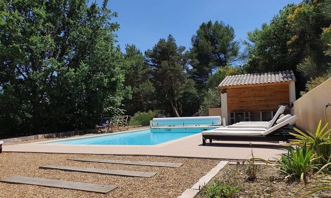 Propiac Apartment | L'Eglantier 1 - gite surrounded by nature facing Mont Ventoux, swimming pool