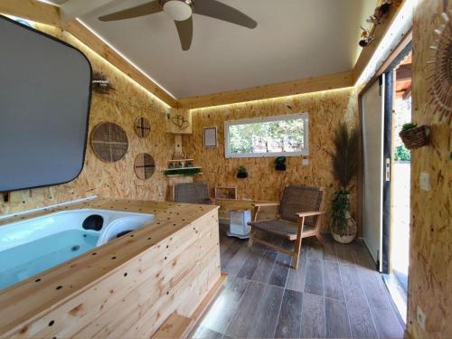 Pompejac Apartment | L'Escale Sud Gironde - Séjour romantique avec jacuzzi privatif et petit-déjeuner - Piscine - Options massage, traiteur et brunch