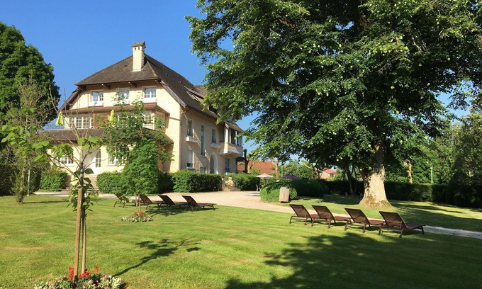 Forges-les-Bains Apartment | L'ESCALE- TOURNESOL - Guest House l'Escale - THERMAL BATHS LES BAINS