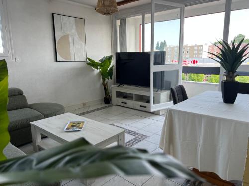 Fleury-les-Aubrais Apartment | L'Espace Privilège - F3 avec Balcon, Lamballe