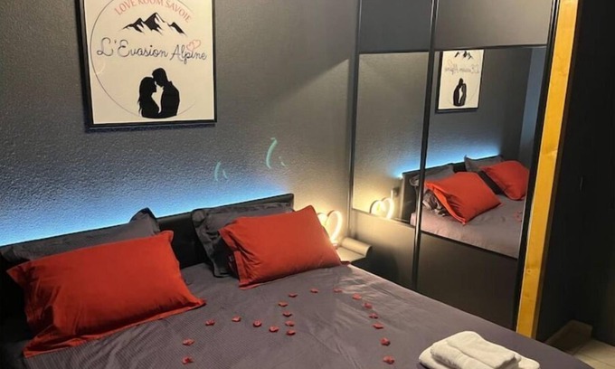 Mercury Apartment | L'evasion Alpine - Love Room - Appartement Avec Balnéo et Sauna