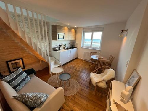 Saint-Regnobert-de-la-Cote-de-Nacre Apartment | L'Horizon - Duplex face à la Mer tout confort