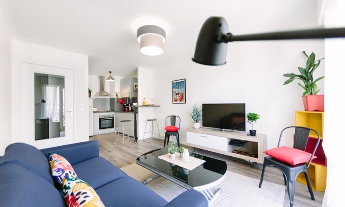 Madeleine-Champ de Mars Apartment | L'Idéal- Cité des Congrès