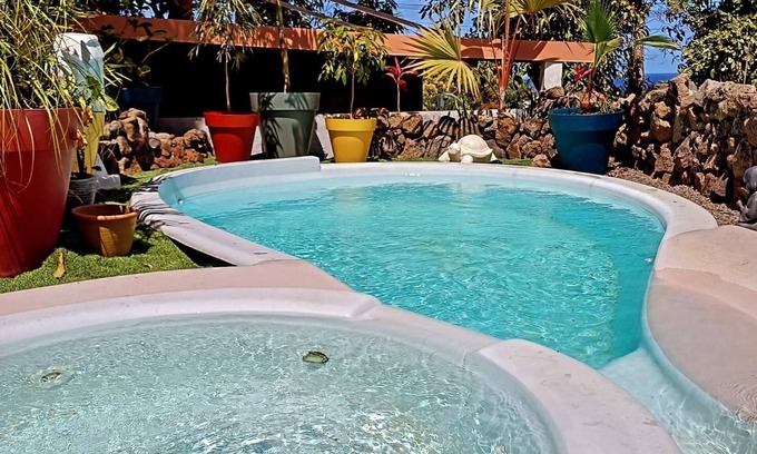 Petite-ÃŽle House | L'idylle, Jacuzzi Privatif, Idéale Pour les Amoureux