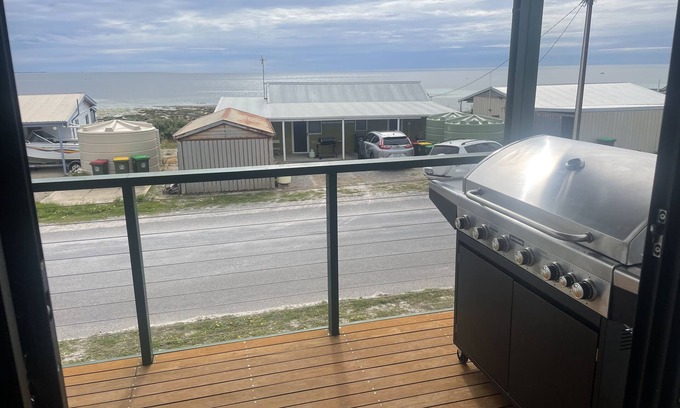 Moorowie House | L'il Southshore - 2 storey on Esplanade