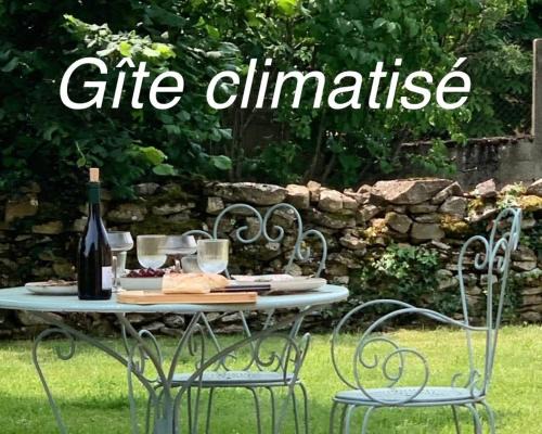 Theize House | L'instant Beaujolais 2 ou 4 personnes Logis cosy balnéo vue jardin