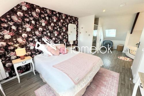Queven Apartment | L’instant rose - Cocon fleuri avec jacuzzi