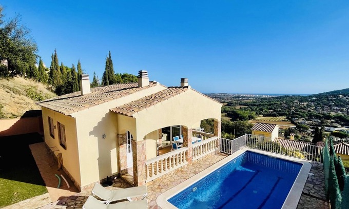 Calonge Villa | L'orada by Costabravaway