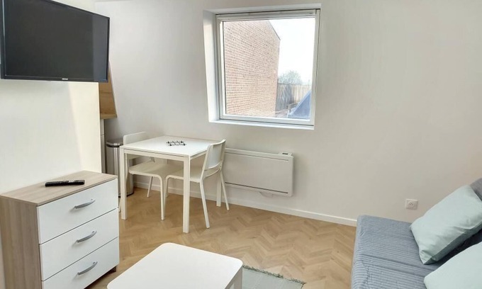 Saint-Quentin Apartment | L'orchidée