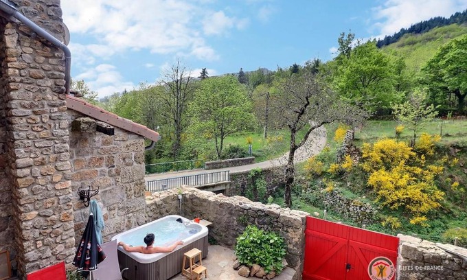 Labastide-sur-Besorgues Apartment | L'Orée Des Bois de Freyssenet / Labastide/besorgue