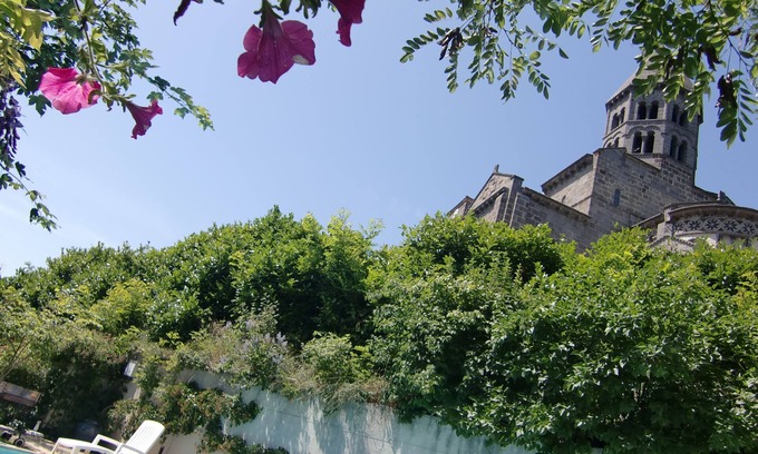 Saint-Nectaire Resort | L OUSTALOU EN AUVERGNE