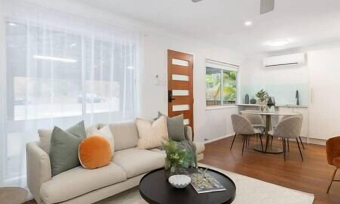 Lota House | L143Up 3BR/2BA House w Parking Close to Eastwood Beach