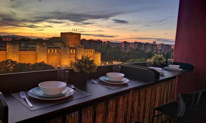 La Almozara Apartment | La balconada de la Aljafería con parking privado