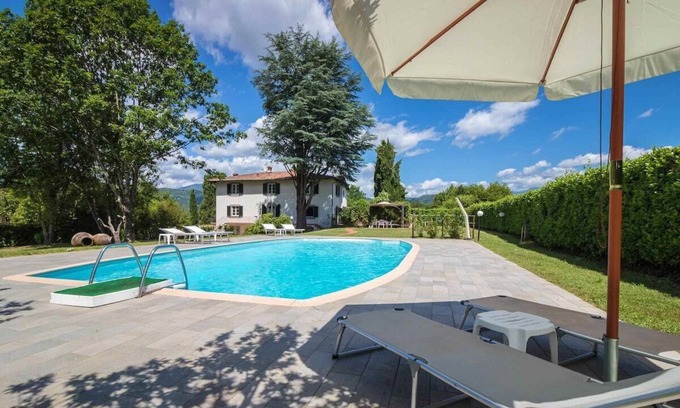 Mologno Villa | La Barghigiana, villa with private pool, large fenced garden, WiFi