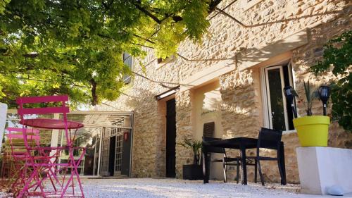 Saumane-de-Vaucluse Bed & Breakfast | La Bastide des Arts