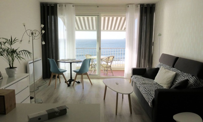 La Baule-Escoublac Apartment | LA BAULE sea facing studio with parking and bikes