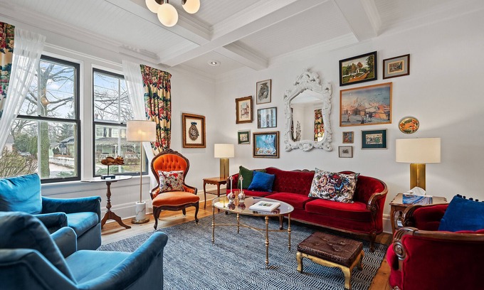 Old Town Historic District House | La Bella Rosa, Queen Street is your backyard!