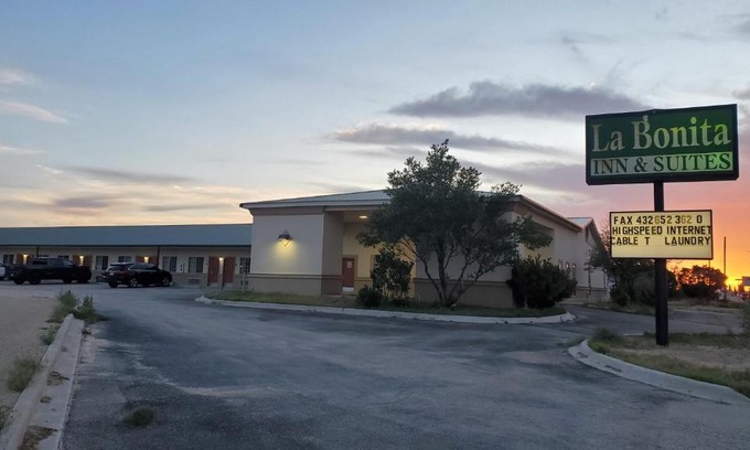 Girvin Hotel | La Bonita Inn & Suites - McCamey