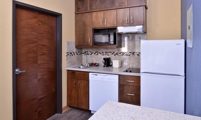 Crane Hotel | La Bonita Inn & Suites
