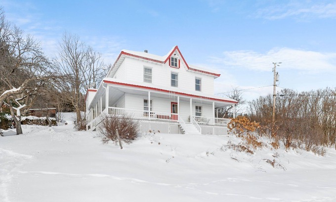Saint-Joseph-de-la-Rive Other | La Brise du Temps - Maison du Patrimoine - Charlevoix