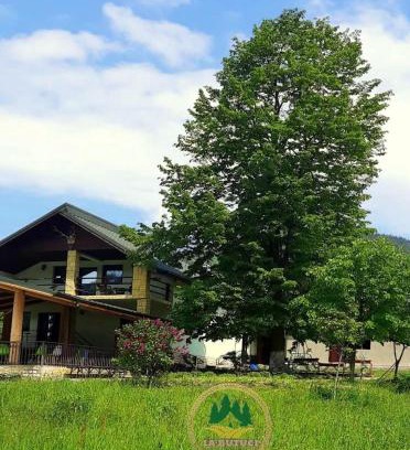 Tasca Ski Chalet | La butuci