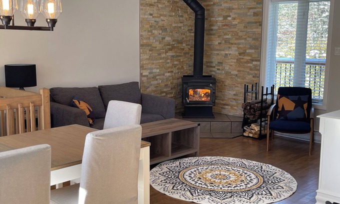 St-Adolphe-d'Howard Ski Chalet | La Cachette au coeur du village - Family, ski, lake and outdoor - 31 nights and more