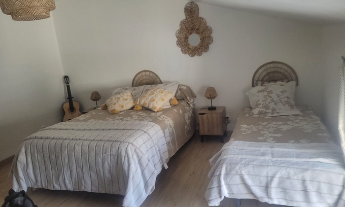 Fontaine Apartment | La Cadole House surrounded by a vineyard. Panoramic trails.