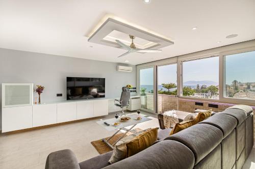 La Cala del Moral Apartment | La Cala-Flores Beach by Stay Belonio